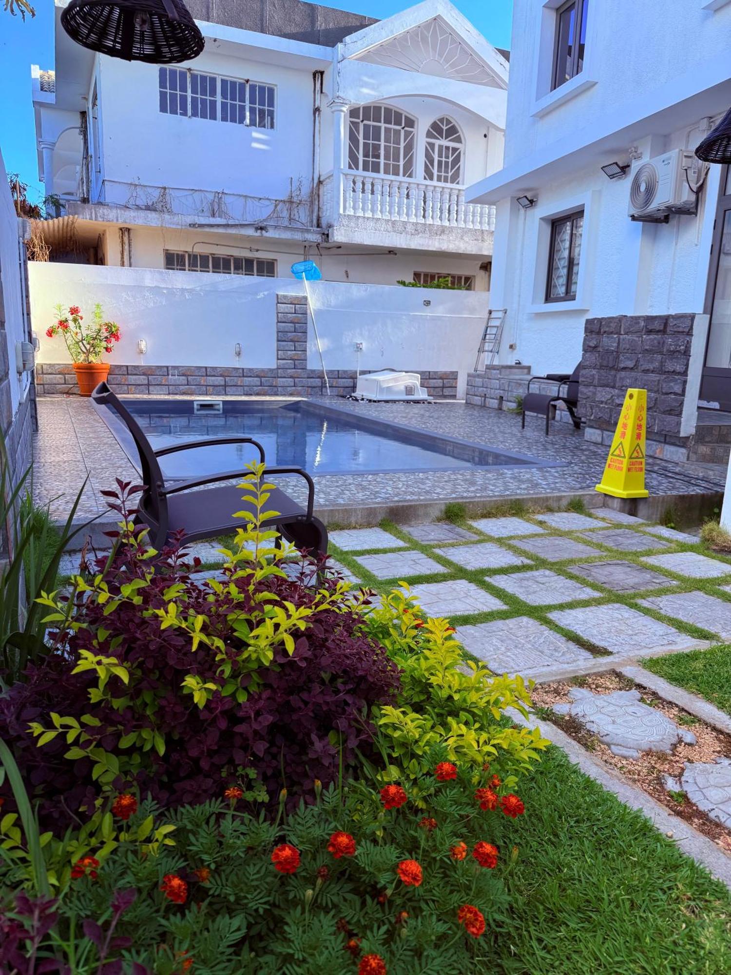 Happy House - Cosy Apartment With Private Pool And Walking Distance To Blue Bay Beach Exterior foto